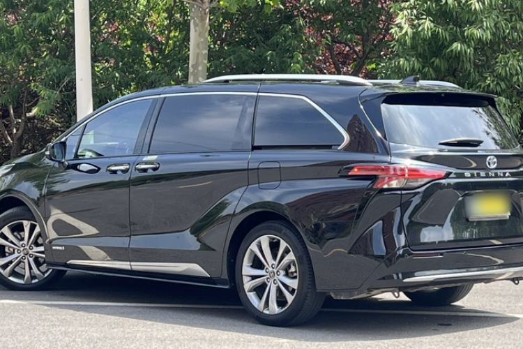 Used Toyota SIENNA 2023 2.5L Hybrid Ultimate Edition Exterior 4