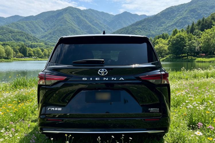 Used Toyota SIENNA 2023 2.5L Hybrid Deluxe Edition Exterior 4