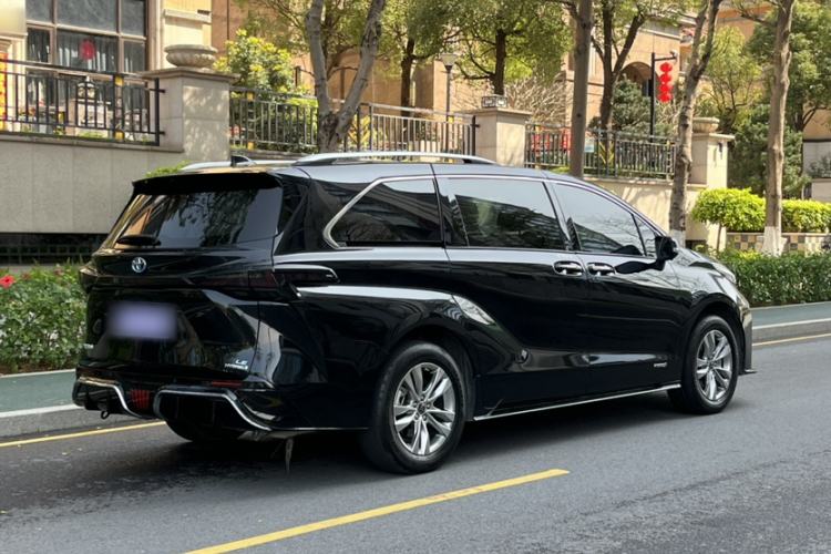 Used Toyota SIENNA 2023 2.5L Hybrid Comfort Edition Exterior 5