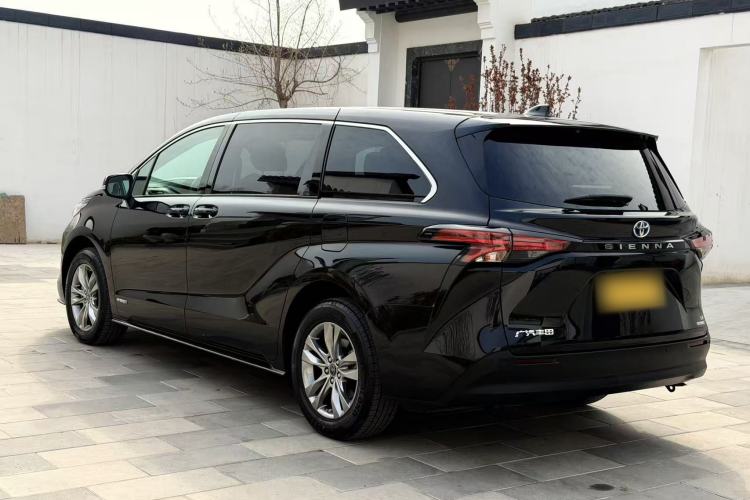 Used Toyota SIENNA 2023 2.5L Hybrid Comfort Edition Exterior 5