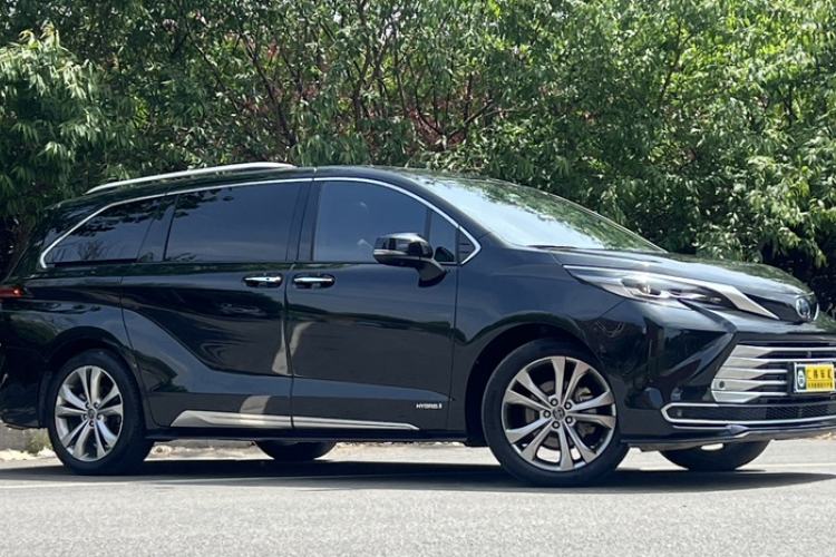Used Toyota SIENNA 2023 2.5L Hybrid Ultimate Edition Exterior 5