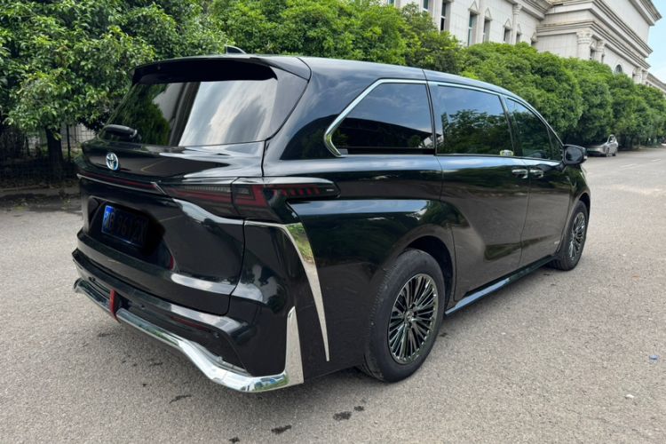 Used Toyota SIENNA 2023 2.5L Hybrid Luxury Edition Exterior 5