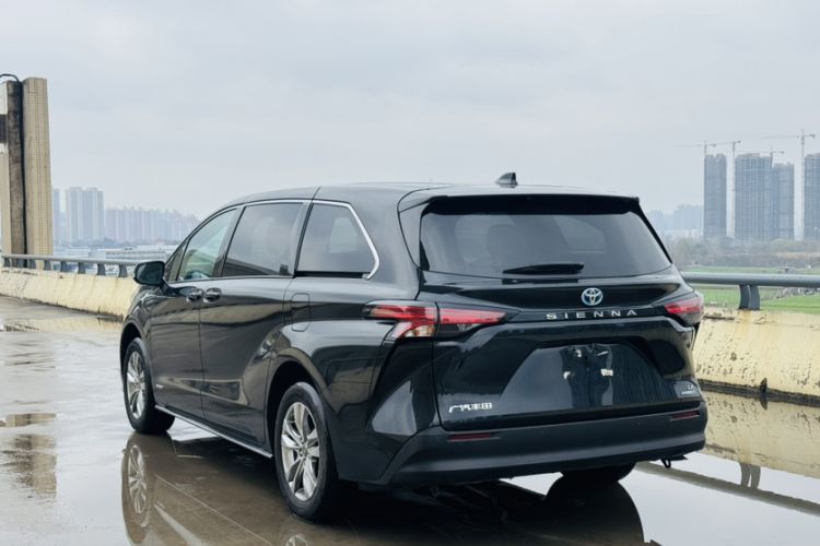 Used Toyota SIENNA 2023 2.5L Hybrid Comfort Edition Exterior 5