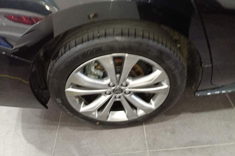 Used Toyota SIENNA 2023 2.5L Hybrid Deluxe Edition Exterior 5