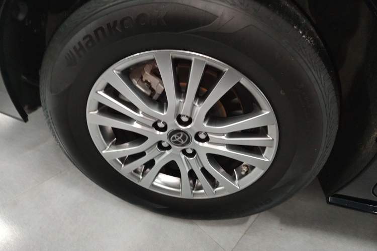 Used Toyota SIENNA 2023 2.5L Hybrid Comfort Edition Exterior 5