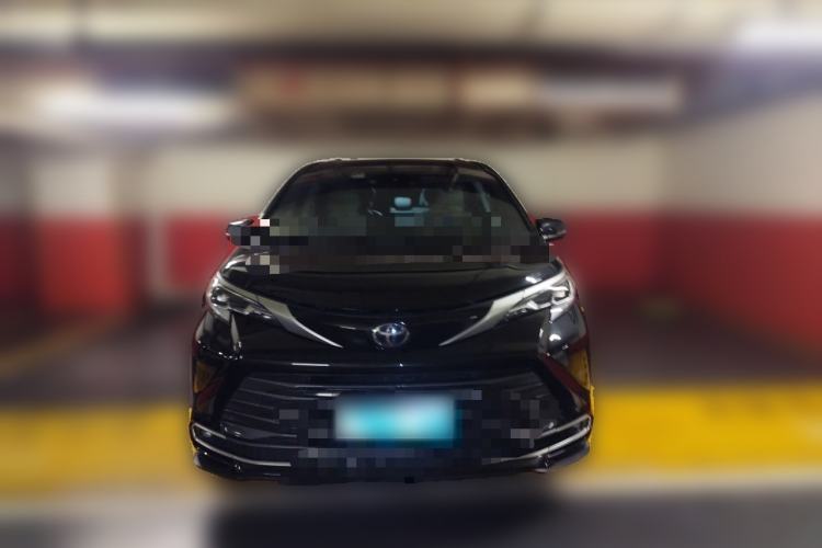 Used Toyota SIENNA 2023 2.5L Hybrid Deluxe Edition Front