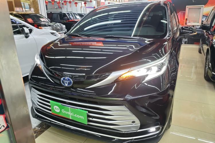 Used Toyota SIENNA 2023 2.5L Hybrid Platinum Edition Front