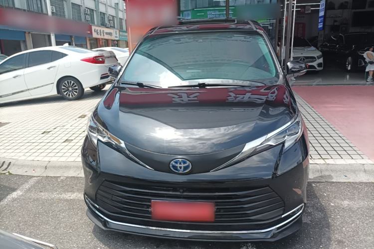 Used Toyota SIENNA 2023 2.5L Hybrid Comfort Edition Front