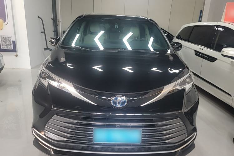 Used Toyota SIENNA 2023 2.5L Hybrid Ultimate Edition Front