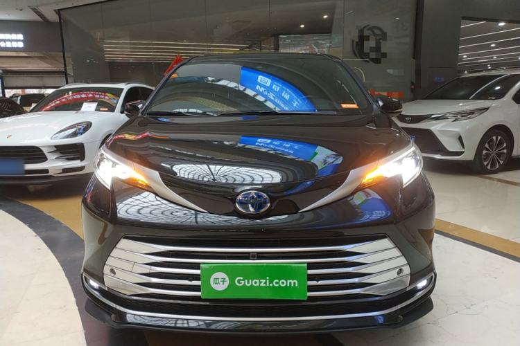 Used Toyota SIENNA 2023 2.5L Hybrid Platinum Edition Front
