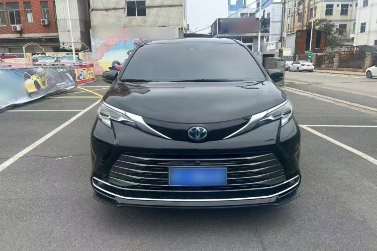 Used Toyota SIENNA 2023 2.5L Hybrid Deluxe Edition Front