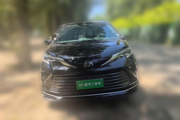 Used Toyota SIENNA 2023 2.5L Hybrid Deluxe Edition Front