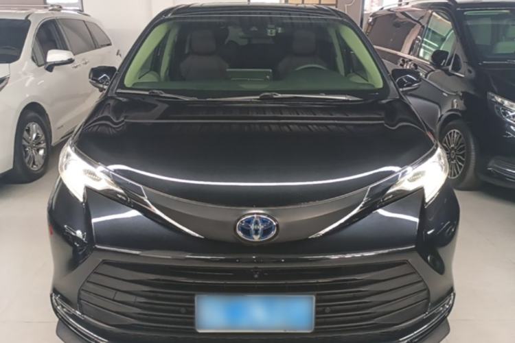 Used Toyota SIENNA 2023 2.5L Hybrid Comfort Edition Front