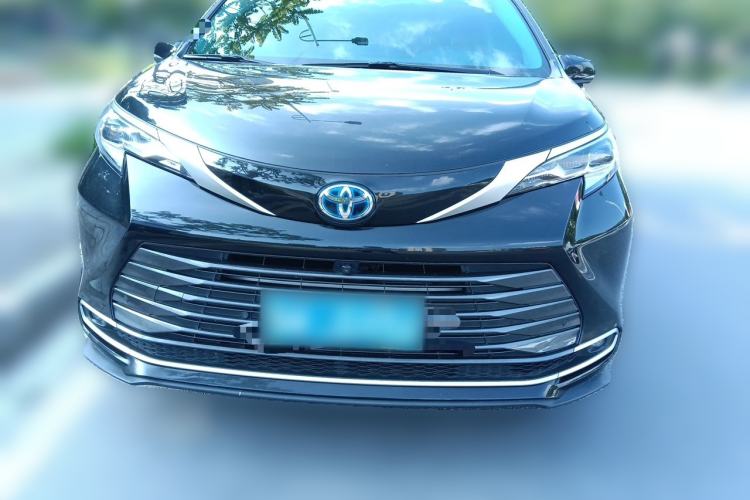 Used Toyota SIENNA 2023 2.5L Hybrid Luxury Edition Front