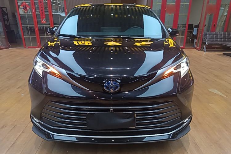 Used Toyota SIENNA 2023 2.5L Hybrid Deluxe Edition Front