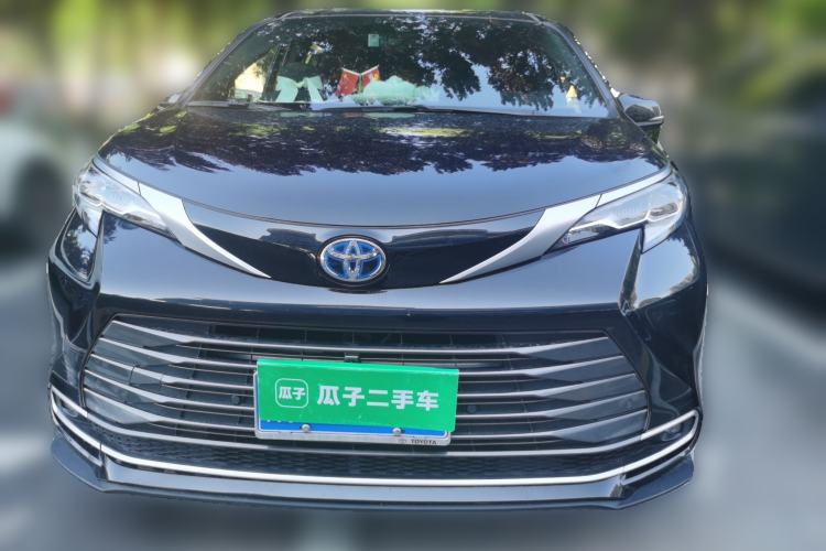 Used Toyota SIENNA 2023 2.5L Hybrid Deluxe Edition Front