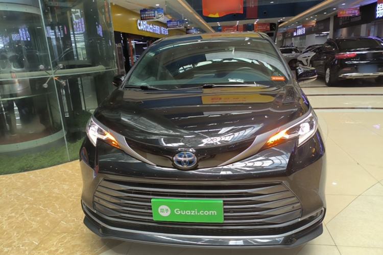 Used Toyota SIENNA 2023 2.5L Hybrid Luxury Edition Front