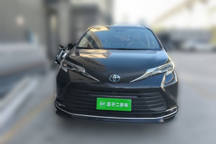 Used Toyota SIENNA 2023 2.5L Hybrid Comfort Edition Front