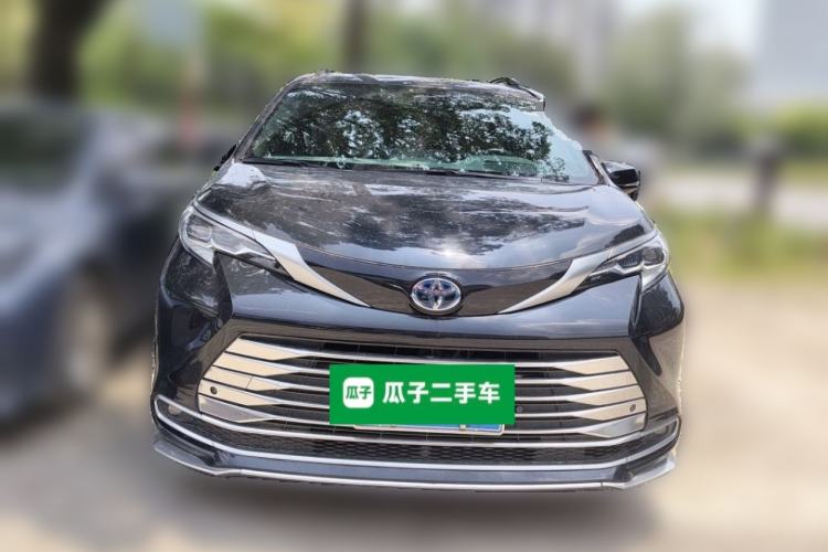Used Toyota SIENNA 2023 2.5L Hybrid Deluxe Edition Front