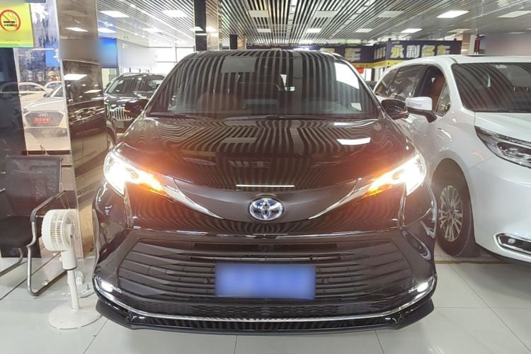 Used Toyota SIENNA 2023 2.5L Hybrid Comfort Edition Front
