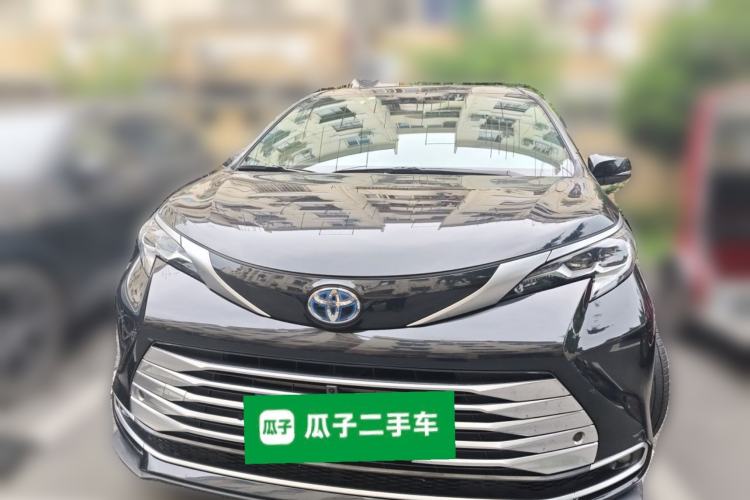 Used Toyota SIENNA 2023 2.5L Hybrid Platinum Edition Front