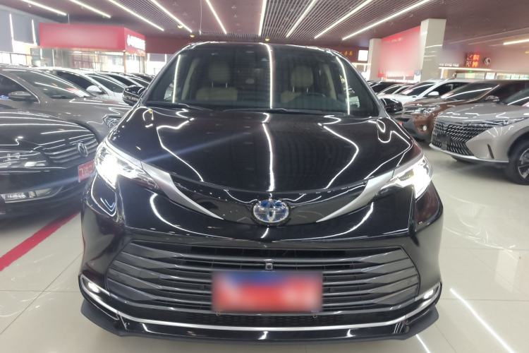 Used Toyota SIENNA 2023 2.5L Hybrid Deluxe Edition Front