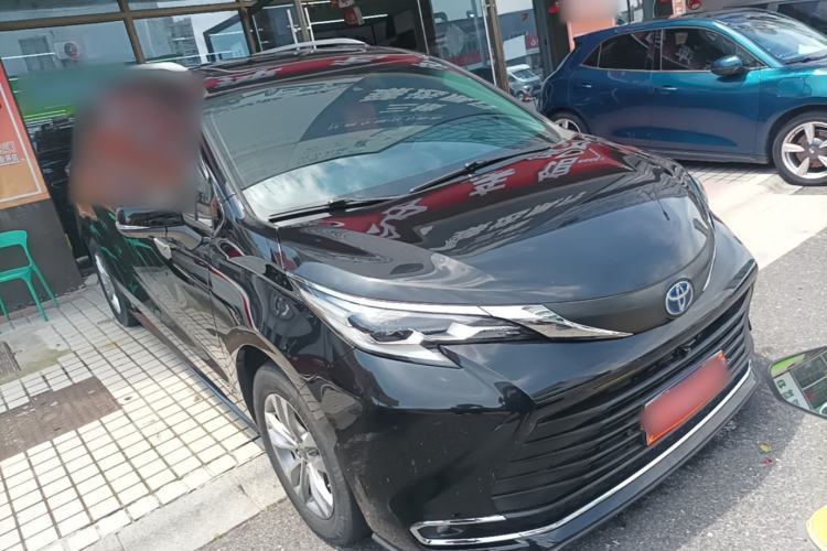 Used Toyota SIENNA 2023 2.5L Hybrid Comfort Edition Front Right 45 Deg