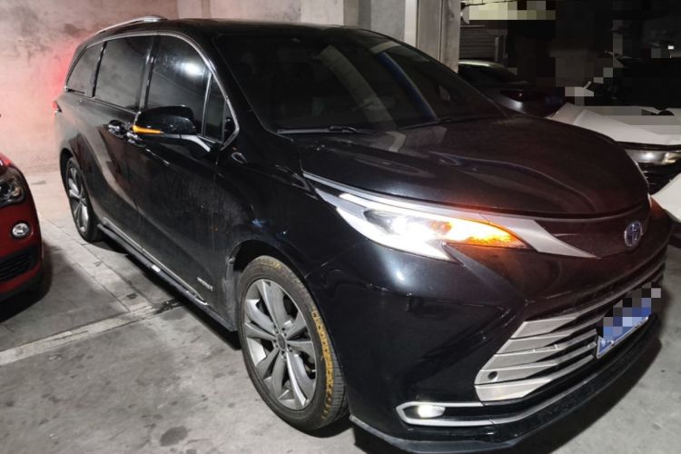 Used Toyota SIENNA 2023 2.5L Hybrid Platinum Edition Front Right 45 Deg
