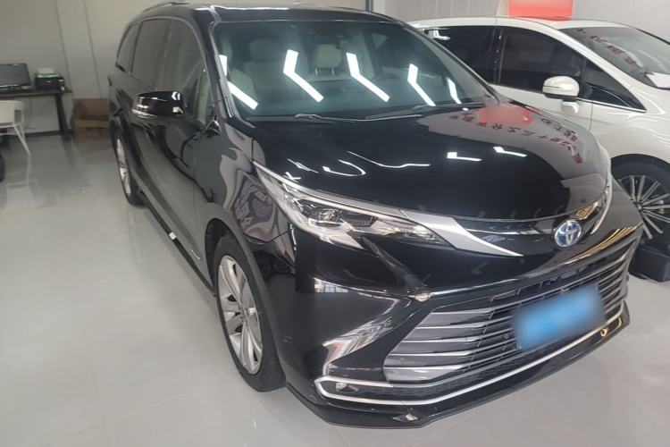 Used Toyota SIENNA 2023 2.5L Hybrid Ultimate Edition Front Right 45 Deg