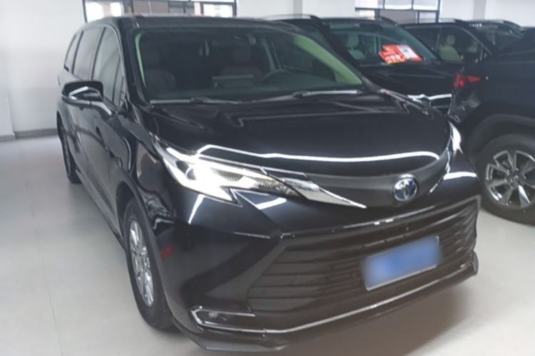 Used Toyota SIENNA 2023 2.5L Hybrid Comfort Edition Front Right 45 Deg