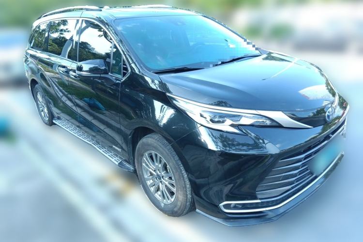 Used Toyota SIENNA 2023 2.5L Hybrid Luxury Edition Front Right 45 Deg