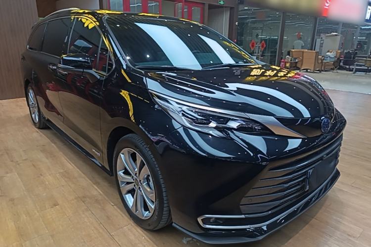 Used Toyota SIENNA 2023 2.5L Hybrid Deluxe Edition Front Right 45 Deg