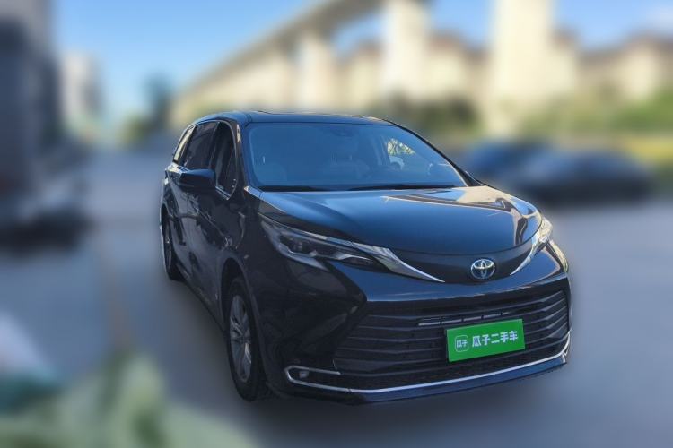 Used Toyota SIENNA 2023 2.5L Hybrid Comfort Edition Front Right 45 Deg