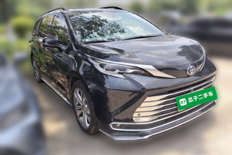 Used Toyota SIENNA 2023 2.5L Hybrid Deluxe Edition Front Right 45 Deg