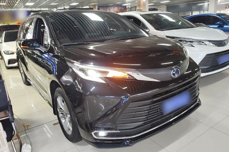 Used Toyota SIENNA 2023 2.5L Hybrid Comfort Edition Front Right 45 Deg