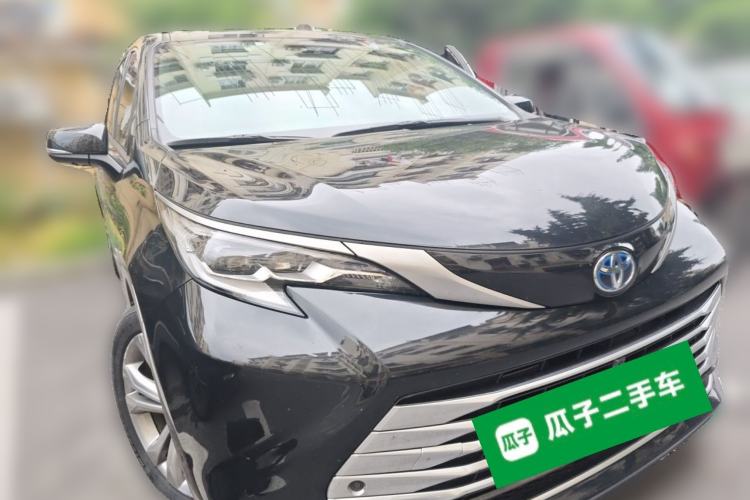 Used Toyota SIENNA 2023 2.5L Hybrid Platinum Edition Front Right 45 Deg