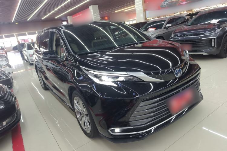 Used Toyota SIENNA 2023 2.5L Hybrid Deluxe Edition Front Right 45 Deg