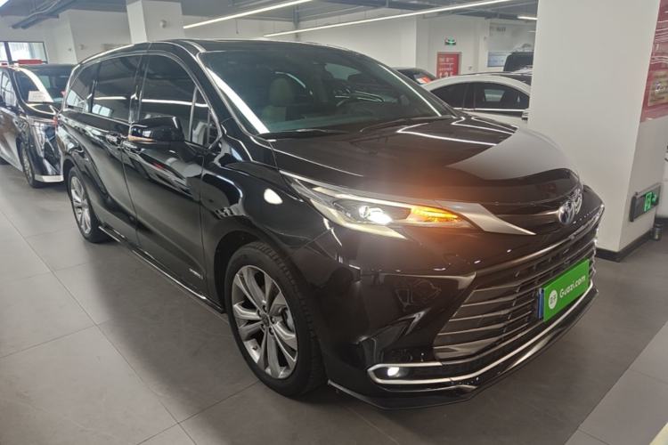 Used Toyota SIENNA 2023 2.5L Hybrid Deluxe Edition Front Right 45 Deg