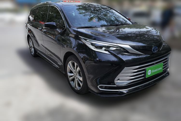 Used Toyota SIENNA 2023 2.5L Hybrid Platinum Edition Front Right 45 Deg