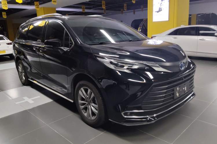 Used Toyota SIENNA 2023 2.5L Hybrid Comfort Edition Front Right 45 Deg