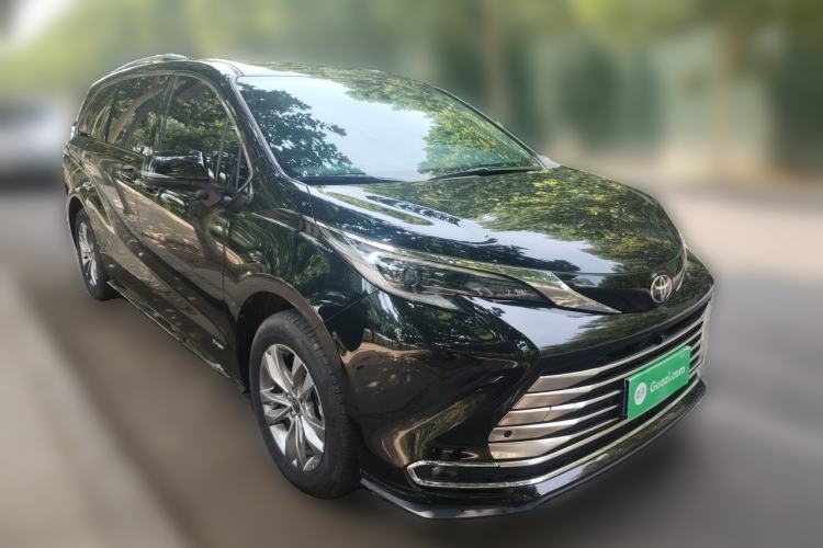 Used Toyota SIENNA 2023 2.5L Hybrid Comfort Edition Front Right 45 Deg