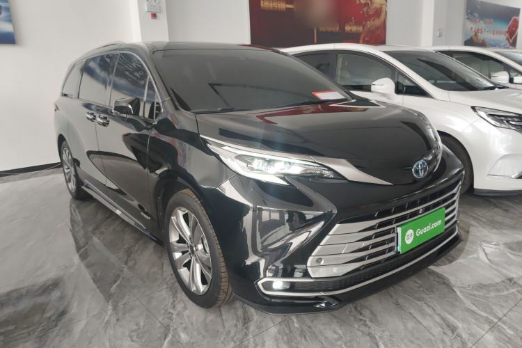 Used Toyota SIENNA 2023 2.5L Hybrid Platinum Edition Front Right 45 Deg