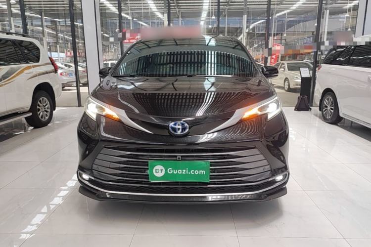 Used Toyota SIENNA 2023 2.5L Hybrid Deluxe Edition Front