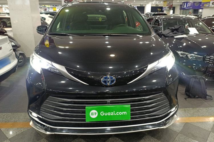 Used Toyota SIENNA 2023 2.5L Hybrid Deluxe Edition Front