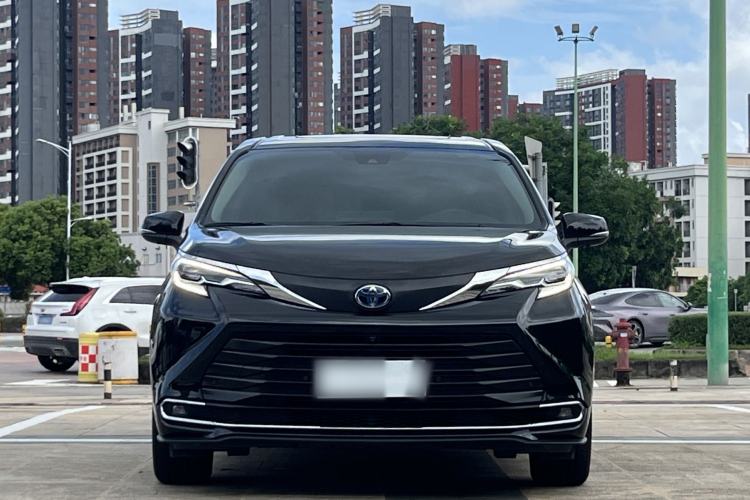 Used Toyota SIENNA 2023 2.5L Hybrid Comfort Edition Front