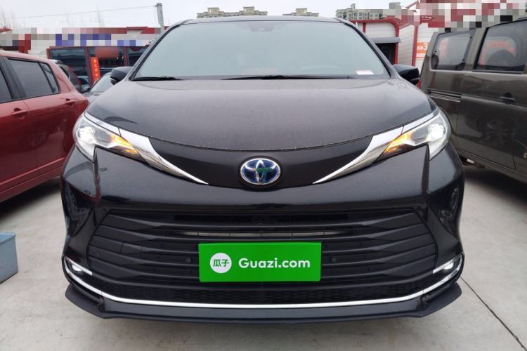 Used Toyota SIENNA 2023 2.5L Hybrid Comfort Edition Front