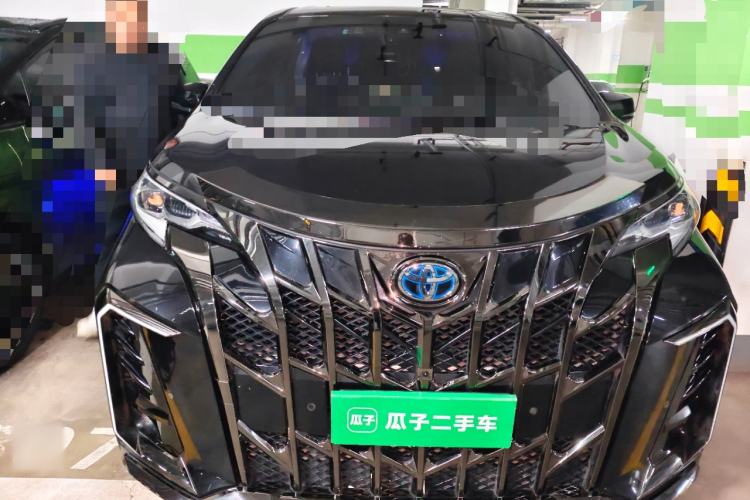 Used Toyota SIENNA 2023 2.5L Hybrid Deluxe Edition Front