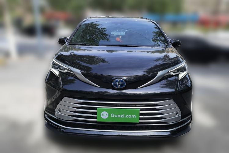 Used Toyota SIENNA 2023 2.5L Hybrid Platinum Edition Front