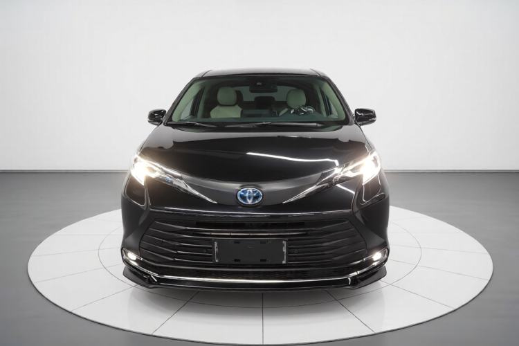 Used Toyota SIENNA 2023 2.5L Hybrid Comfort Edition Front