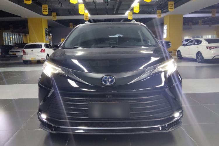 Used Toyota SIENNA 2023 2.5L Hybrid Comfort Edition Front